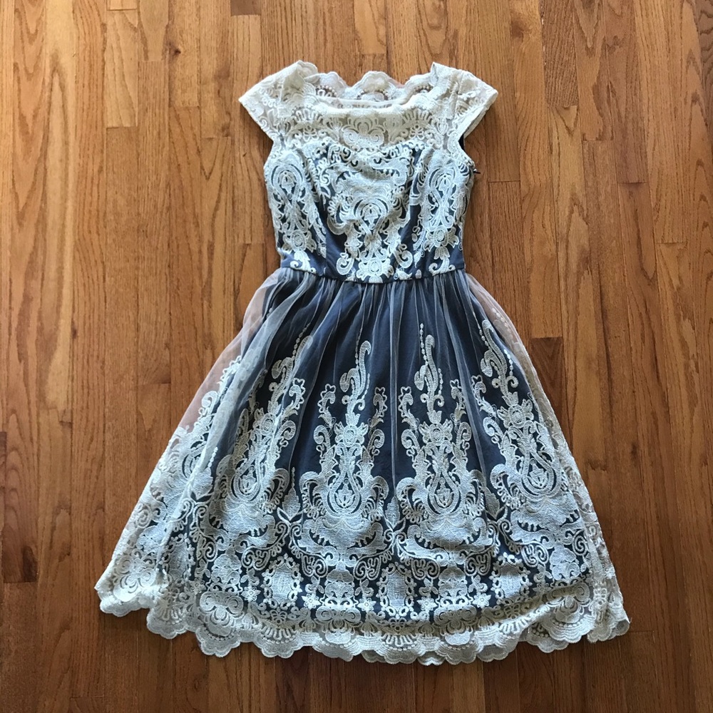 Navy and Cream Midi Dress 👗